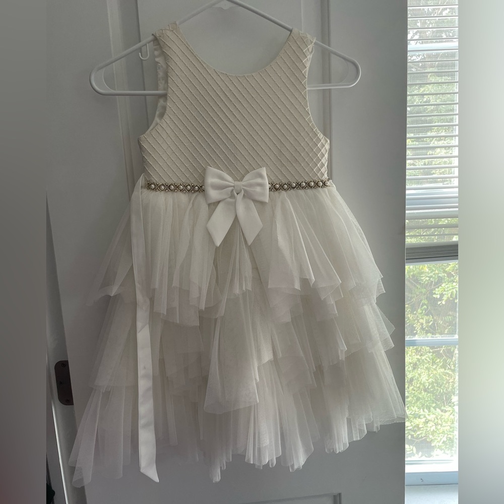 Girls white dress size 6